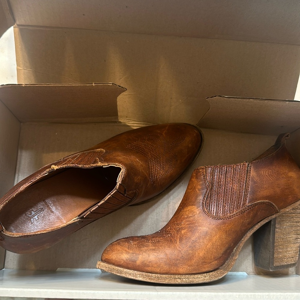 Frye women’s “Lana Shootie” heeled bootie